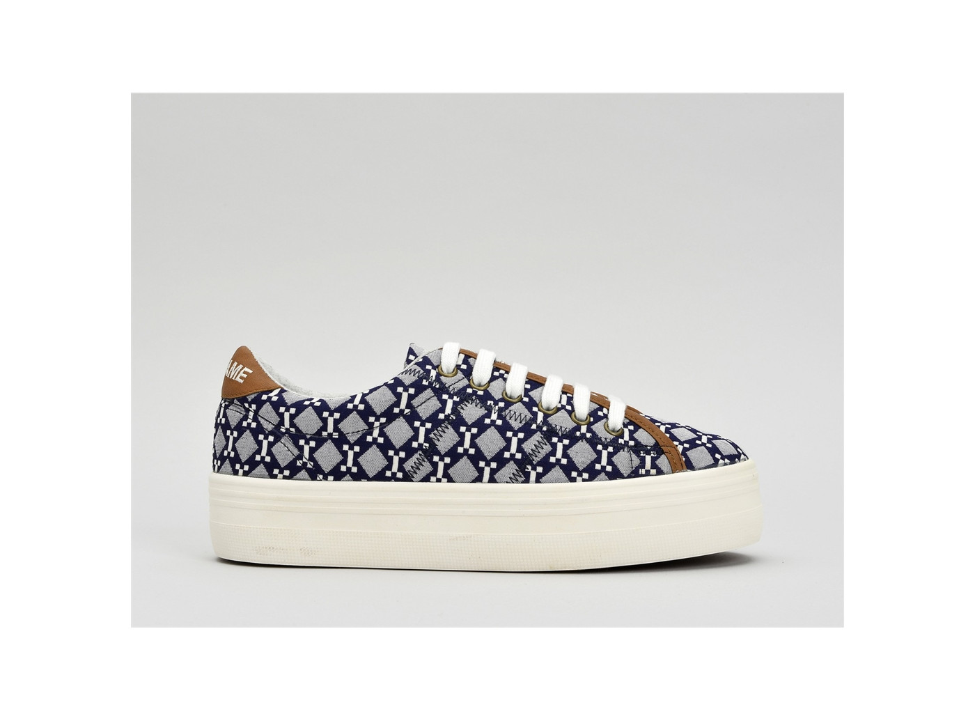 no name plateforme blanche